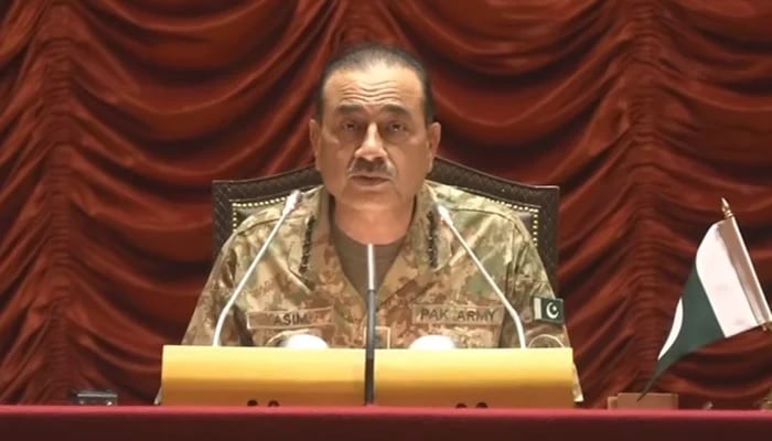 Chief of Army Staff Field Marshal Asim Munir is addressing student officers and faculty of the Command and Staff College Quetta on May 30, 2025. — ISPR/Facebook/screengrab